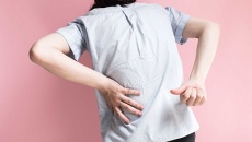 Đau lưng dưới bên trái gần mông là triệu chứng của bệnh gì?