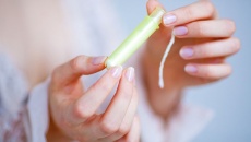 Chị em cần lưu ý gì khi sử dụng tampon?