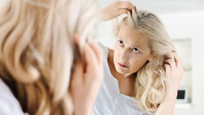 Làm thế nào để ngăn ngừa rụng tóc thời kỳ mãn kinh?