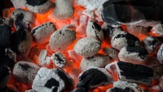 Cẩn trọng khi dùng than sưởi ấm trong mùa Đông