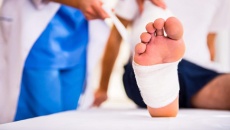 Người bệnh đái tháo đường cần cẩn thận nguy cơ loét bàn chân