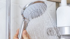 Thói quen tắm trong mùa Hè có hại cho sức khỏe