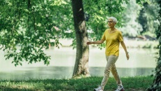 Chú ý tới dấu hiệu cảnh báo sớm bệnh Parkinson khi đi bộ
