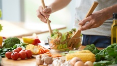 6 thực phẩm giúp giảm đau tự nhiên an toàn, hiệu quả