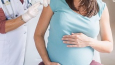 Bộ Y tế: Ưu tiên tiêm vaccine COVID-19 cho phụ nữ mang thai và cho con bú