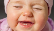 5 thói quen xấu có thể gây hại cho sức khỏe răng miệng của trẻ