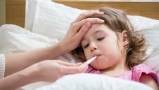 Chăm trẻ khỏe mạnh khi thời tiết chuyển mùa