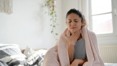 Cải thiện tình trạng đau họng khi thức dậy