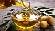 Tác dụng và những lưu ý khi sử dụng dầu olive để dưỡng da