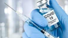 Bị vảy nến phải dùng thuốc tiêm vaccine COVID-19 có an toàn không?