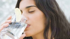 Tại sao bạn nên uống đủ nước trong mùa Đông?