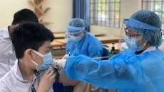 Hà Nội tạm dừng tiêm lô vaccine gia hạn sử dụng cho học sinh cấp 2