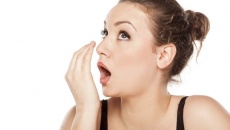 7 mẹo đơn giản giúp loại bỏ tình trạng hôi miệng