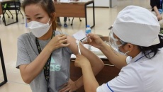 Tốc độ tiêm vaccine COVID-19 của Việt Nam đứng thứ 3 thế giới