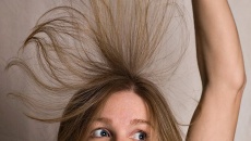 Làm sao để tóc không bị tĩnh điện trong mùa Đông?
