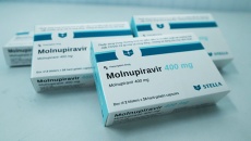 Thuốc Molnupiravir: Thận trọng khi sử dụng