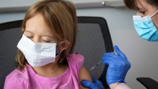 WHO: Trẻ em khỏe mạnh chưa cần tiêm mũi 3 vaccine COVID-19