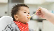 Làm sao để cân bằng dinh dưỡng cho trẻ trong những ngày Tết?