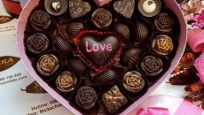 Valentine gõ cửa, cùng khám phá 7 lợi ích sức khỏe của socola đen