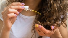'Mách bạn' 9 loại tinh dầu khắc phục tình trạng tóc khô xơ 