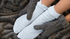 Làm sao để giữ ấm bàn tay, bàn chân trong những ngày lạnh?