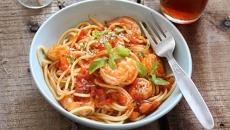 Công thức làm mỳ Ý tôm sốt cà chua tại nhà