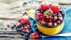 Gợi ý 7 loại trái cây màu đỏ giúp tăng cường miễn dịch