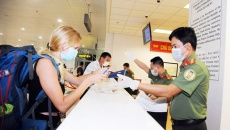 Người nhập cảnh vào Việt Nam cần tuân thủ những quy định nào về y tế?