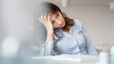 Đối phó với chứng đau đầu do suy nhược thần kinh thế nào?
