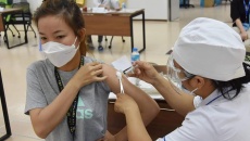 Không còn ca COVID-19 phải thở ECMO, Hà Nội chuẩn bị tiêm vaccine mũi 4