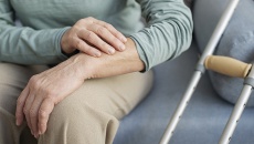 Chuyên gia chỉ cách khắc phục cứng tay, cứng hàm, chảy dãi do Parkinson