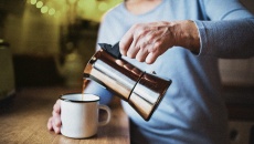 Nồng độ caffeine trong máu giúp chẩn đoán sớm bệnh Parkinson?