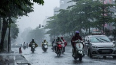 Mưa mở rộng khắp miền Trung, Nam Bộ mưa lớn