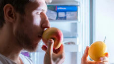 Ăn trái cây trước khi đi ngủ có lợi không?