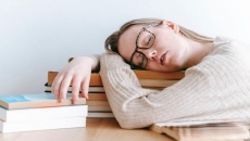 Ngủ trưa quá nhiều có gây hại cho sức khỏe ? 