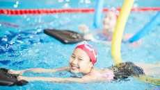 Cho trẻ học bơi - Không còn nỗi lo về nước