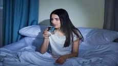 Uống nước trước khi đi ngủ có tốt không?