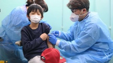 Nhật Bản chuẩn bị tiêm mũi thứ 3 vaccine COVID-19 cho trẻ từ 5 - 11 tuổi