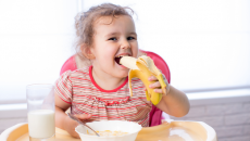 Infographic: Thực phẩm giúp trẻ tăng cường sức đề kháng