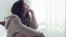 Dấu hiệu mất cân bằng nội tiết tố nữ estrogen và cách cải thiện