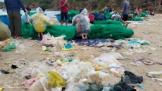Rác thải nhựa: Chuyện thực ở làng chài Nhơn Lý