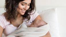 Sữa mẹ giúp giảm nguy cơ viêm phổi ở trẻ sơ sinh