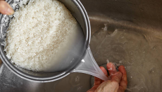 Vì sao nên vo gạo trước khi nấu?
