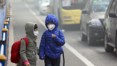 Cách bảo vệ hệ hô hấp cho trẻ nhỏ khi không khí ô nhiễm
