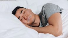Thận trọng với trào lưu dán miệng khi ngủ