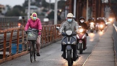 Bắc Bộ đón tiếp đợt không khí lạnh, Nam Bộ mưa lớn
