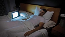 Khi ngủ bật đèn có lợi ích gì cho sức khỏe hay không?
