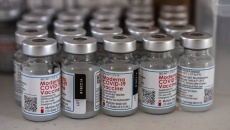 Người Mỹ sắp phải mua vaccine COVID-19 Moderna với giá 130 USD/liều