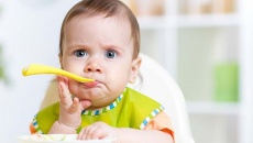 Cha mẹ nên làm gì khi con trẻ biếng ăn?