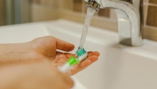 Cách bảo quản và vệ sinh bàn chải đánh răng